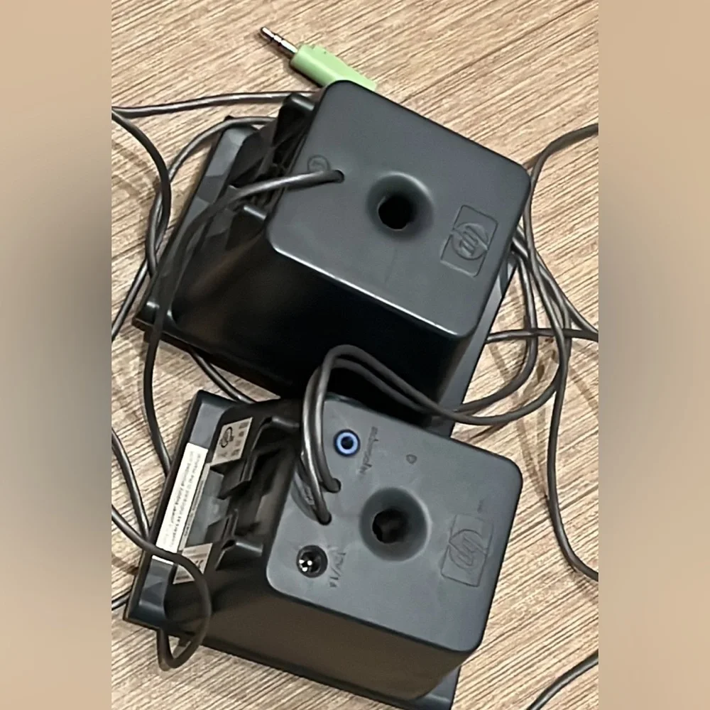 Harman Kardon Speakers HP 5187-2105 DC 12V 1A Wired 1.5mm Plug for computer